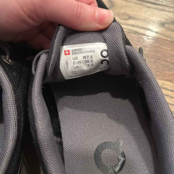 On cloud sneakers W7.5 - Picture 3 of 4